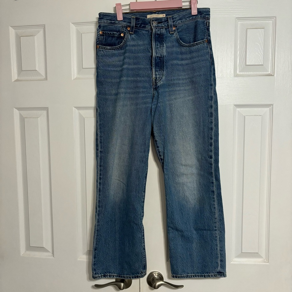 Levi's Women's Light Blue Straight Leg Jeans - Picture 2 of 7